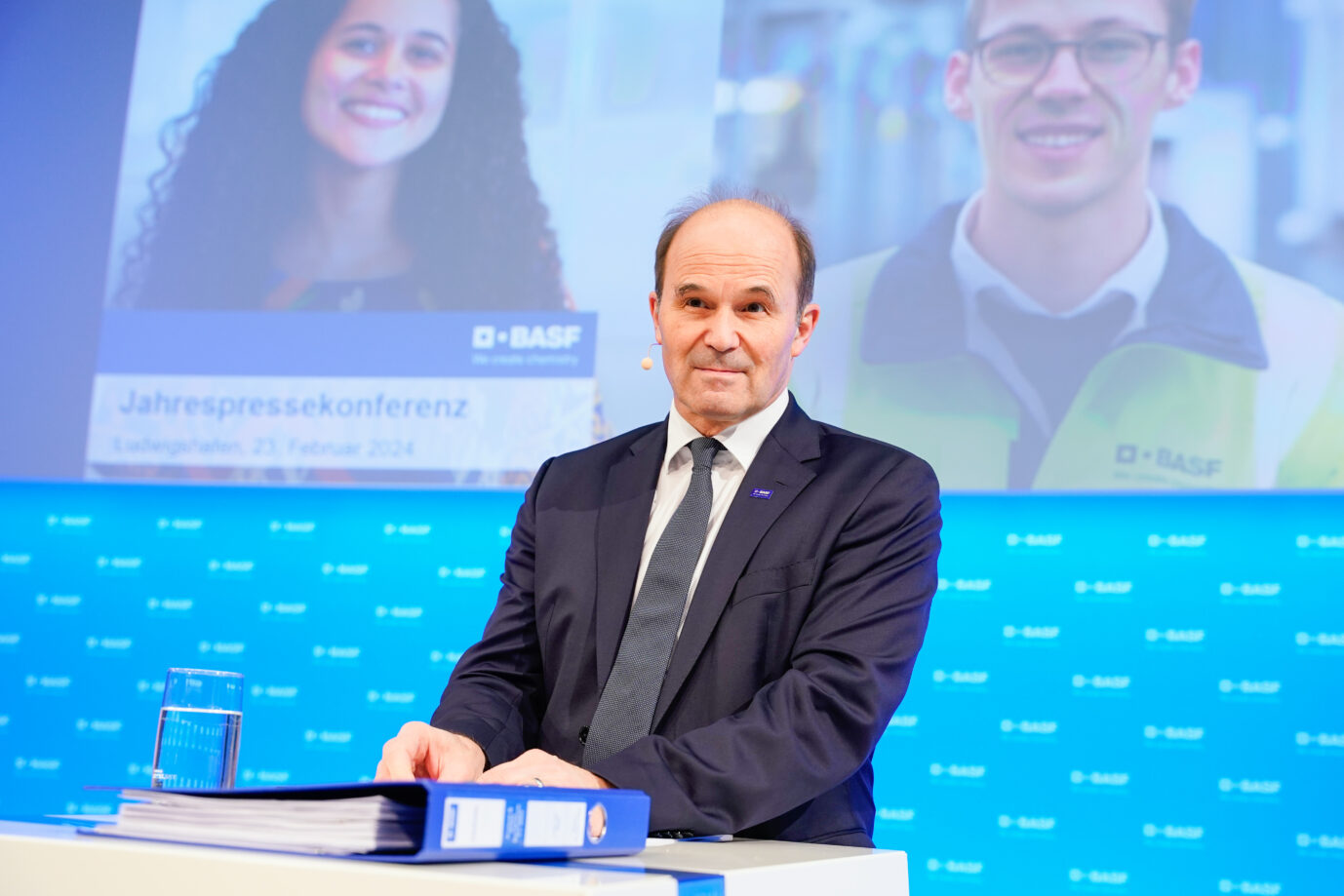 Auf dem Foto befindet sich der BASF-Chef Martin Brudermüller während der Vorstellung des Jahresberichts 2023. (Themenbild)