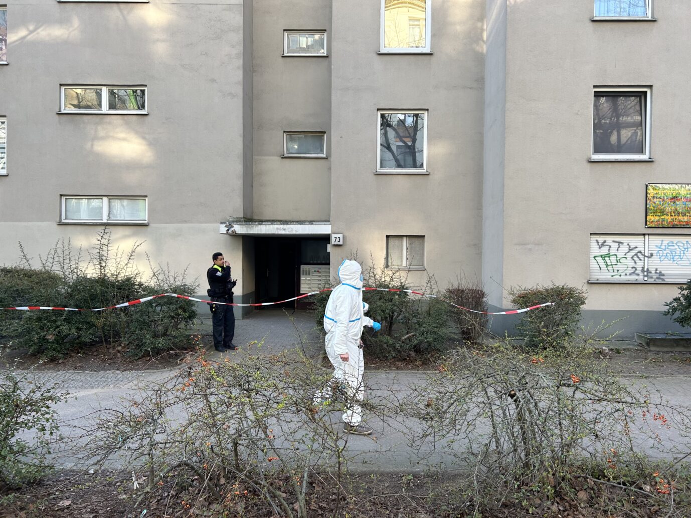 Kreuzberg: Ermittler verlassen das Haus, in dem die RAF-Terroristin am Montag gefaßt wurde