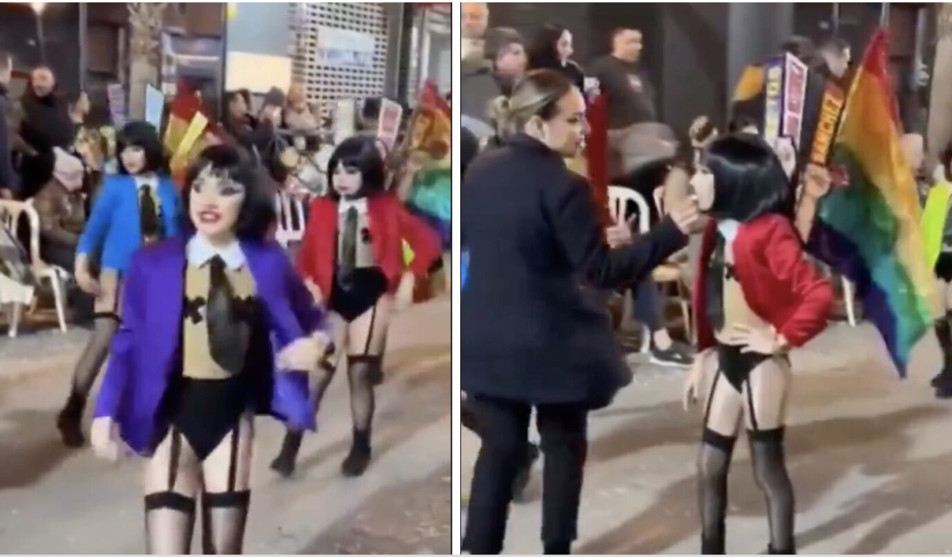 In Reizwäsche gekleidete Kinder auf dem Karnevalszug von Torrevieja