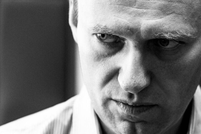 Porträt des russischen Oppositionspolitikers Alexei Nawalny