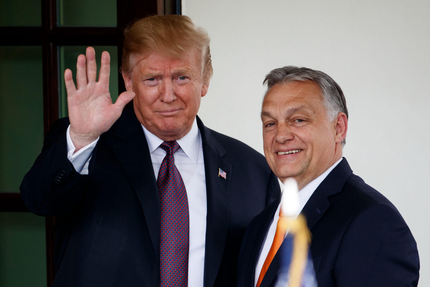 Donald Trump (links) und Viktor Orbán bei einem Staatsbesuch 2019 in Washington: Für Orbán ist Trump ein „Präsident des Friedens“.