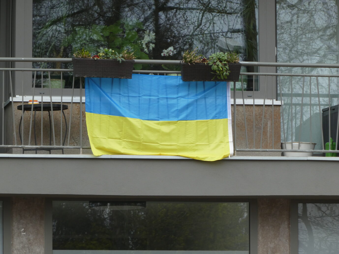 Die Solidarität und die Ukraine-Fahnen an deutschen Balkonen schwinden.