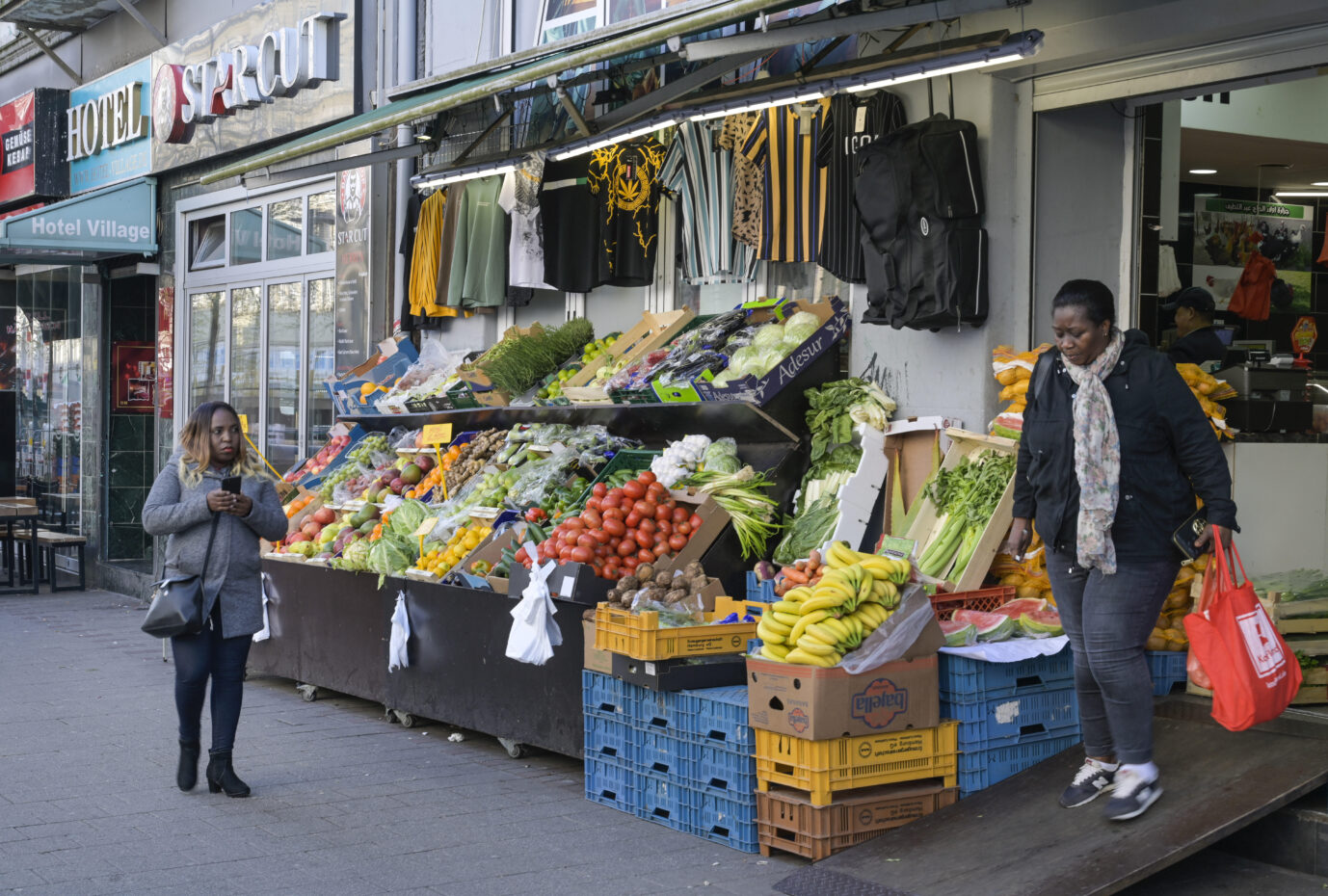 Ein von Migranten geführtes Gemüsehandelsgeschäft am Hamburger Steindamm