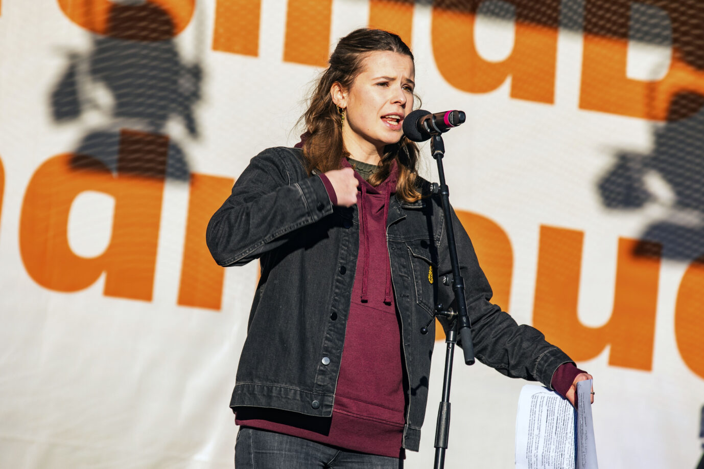 Luisa Neubauer bei einer Anti-AfD-Demonstration in Dresden: Die 27jährige ist besorgt über den Zustand der selbsternannten Zivilgesellschaft in Deutschland.