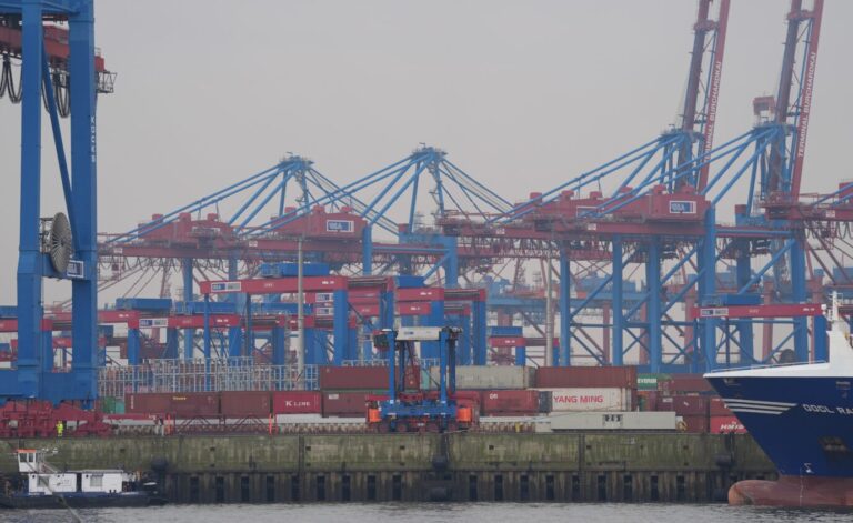 Container am Hamburger Hafen: Die deutsche Wirtschaft steckt in der Rezession.
