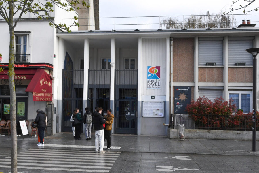 Die Lycee Maurice Ravel-Schule in Paris. Der Schulleiter musste nun zurücktreten. Wegen Kopftuchmädchen und alimentierten Messermännern