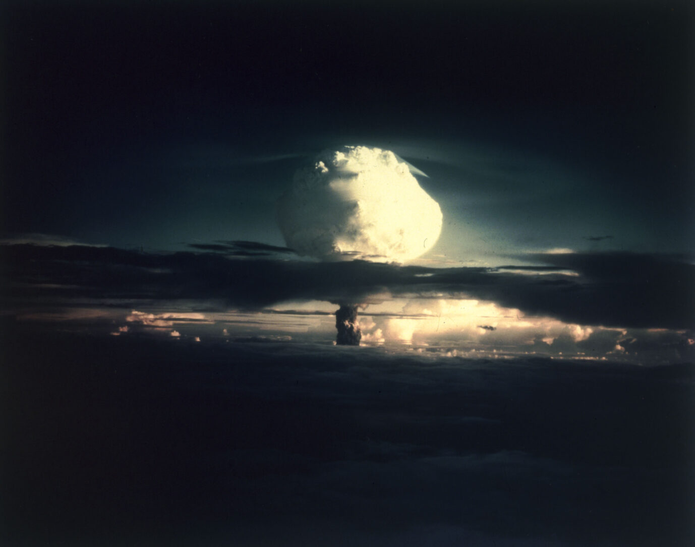 Amerikanischer Nuklearwaffentest im Jahr 1952: Wackelt das Gleichgewicht des Schreckens? Foto: picture-alliance / akg-images | akg-images