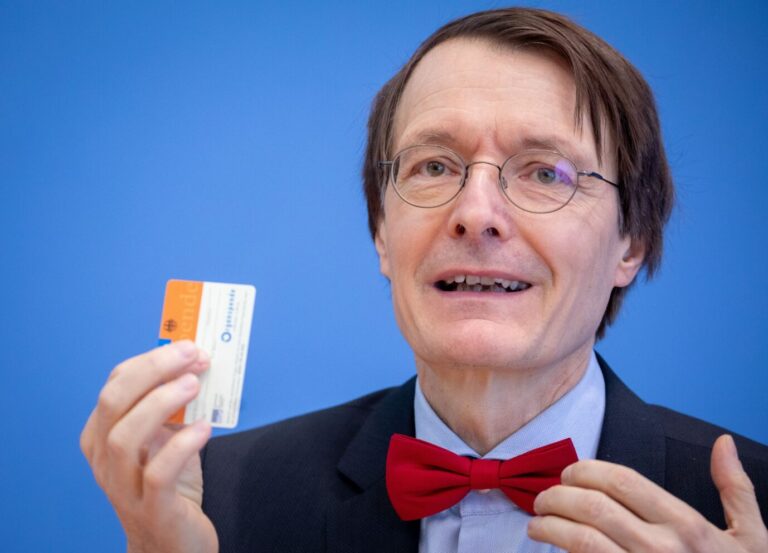 Bundesgesundheitsminister Karl Lauterbach (SPD) wirbt dafür, Organe zu spenden (Archivbild).