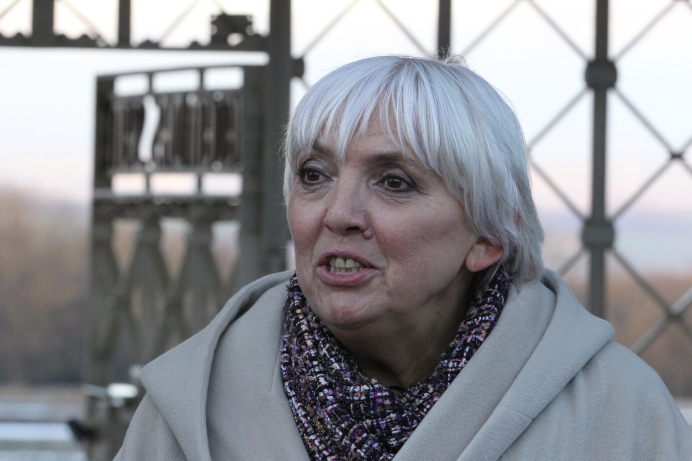 Kulturstaatsministerin Claudia Roth (Grüne) beim Besuch des KZ Buchenwald 2021.