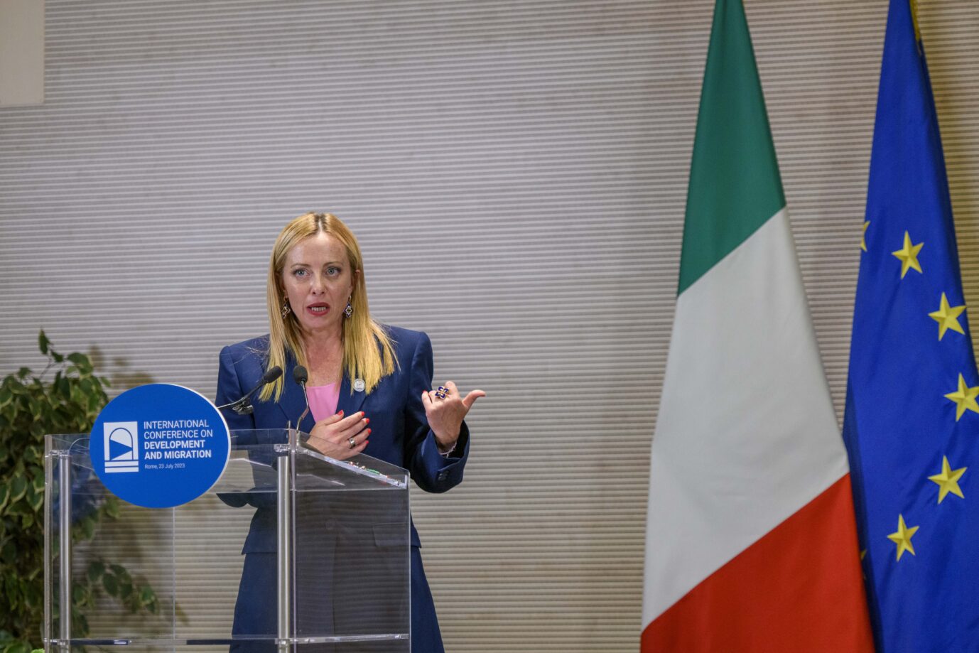 Auf dem Foto befindet sich Italiens Ministerpräsidentin Giorgia Meloni während der jüngsten Internationalen Entwicklungs- und Migrationskonferenz. (Themenbild)