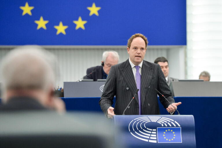 Auf dem Foto befindet sich Fidesz-Abgeordneter Ernő Schaller-Baross im EU-Parlament. Er vertritt Ungarns Regierungspartei in Brüssel und Straßburg. (Themenbild)
