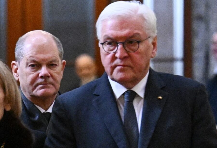 Bundespräsident Frank-Walter Steinmeier (rechts) als Wahlkämpfer für Kanzler Olaf Scholz (SPD)? Es hagelt Vorwürfe.