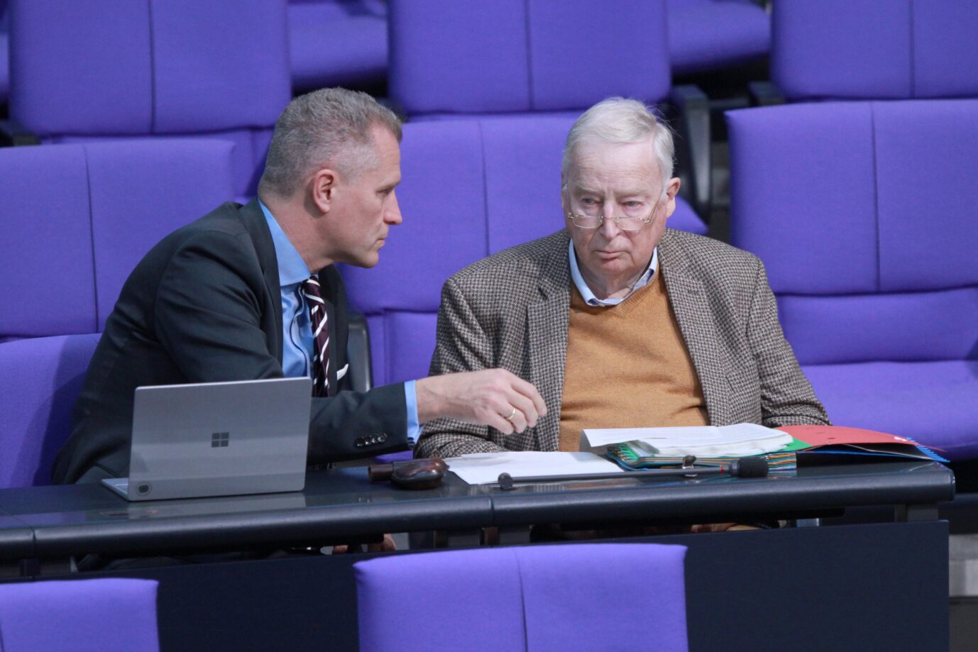 08.11.2023, Sitzungswoche im Deutschen Bundestag: Petr Bystron und Alexander Gauland, beide AfD