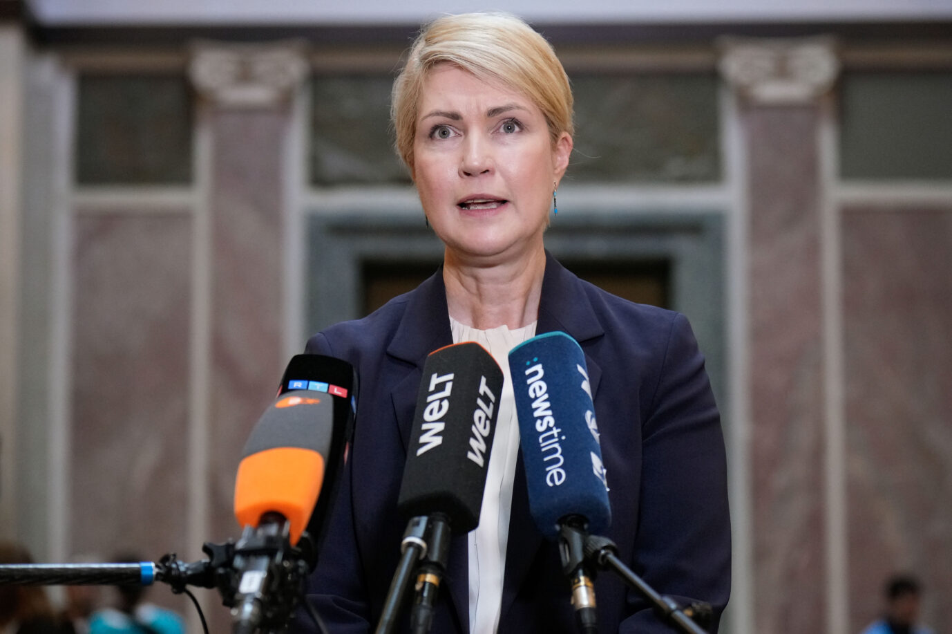 Mecklenburg-Vorpommerns Ministerpräsidentin Manuela Schwesig: Breite Kritik an Parteiwerbung in Kindergärten.
