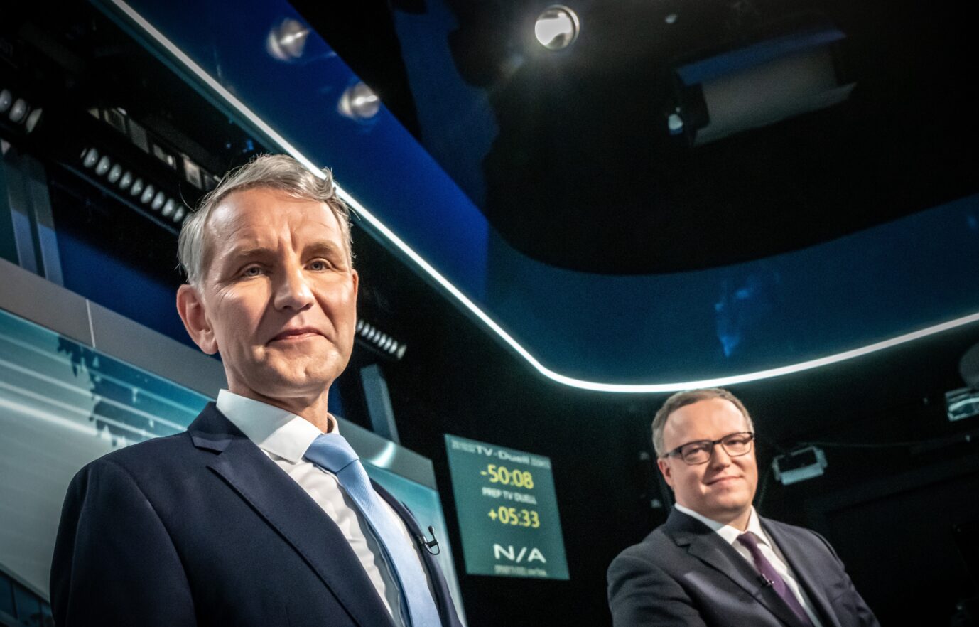 AfD-Spitzenkandidat Björn Höcke (l.) und sein Kontrahent Mario Voigt (CDU) kreuzten im TV-Duell verbal die Klingen.