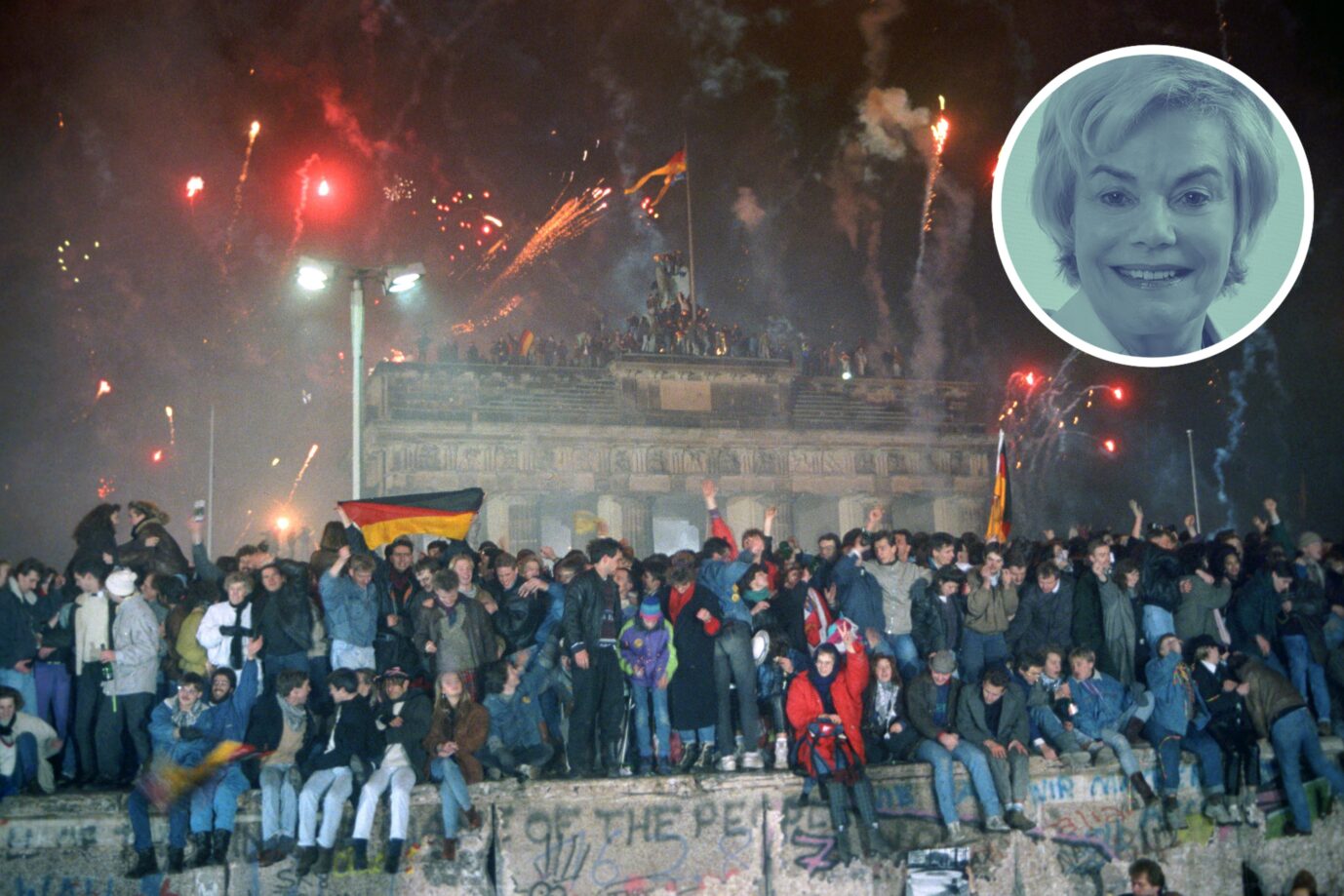 Menschen feiern am 9. November 1989 die deutsche Wiedervereinigung und eine gemeinsame Zukunft in einem Rechtsstaat: Die ehemalige Bundestagsabgeordnete Erika Steinbach (AfD) sieht aktuell die Demokratie in der Bundesrepublik in Gefahr.
