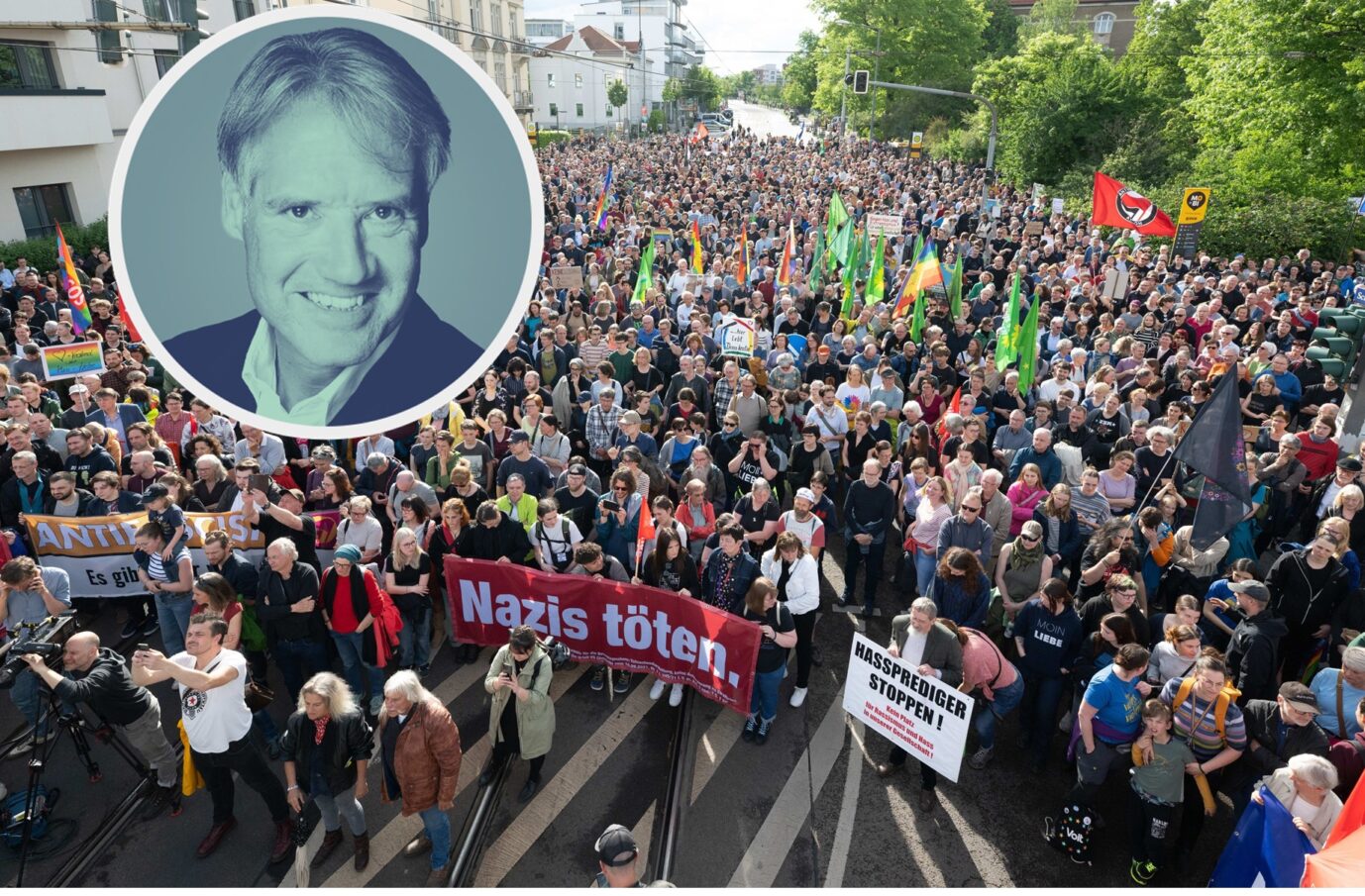 3000 Menschen demonstrieren unter Antifa-, SPD-, Grünen und Linken-Fahnen sowie dem Plakat „Nazis töten“ gegen politische Gewalt.