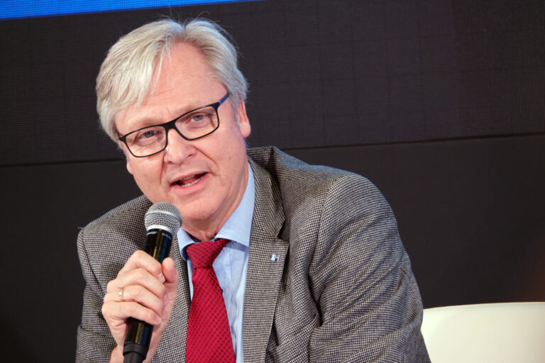Martin Wansleben, Hauptgeschäftsführer des Deutschen Industrie- und Handelskammertages (DIHK), spricht auf einer Veranstaltung. Wansleben sieht für die deutsche Wirtschaft keinen Aufschwung
