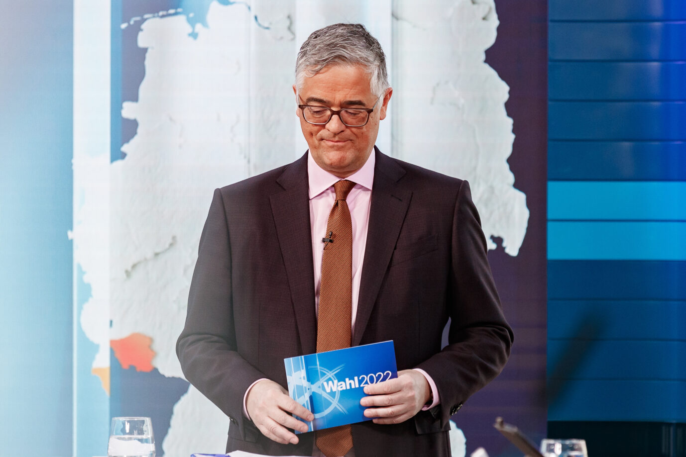 ZDF-Politikchef Matthias Fornoff wird wegen Belästigungsvorwürfen von seinen Aufgaben entbunden.