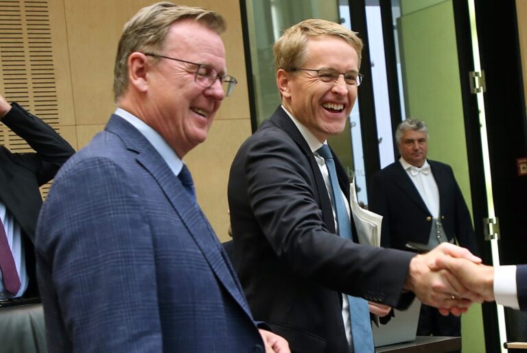 Ministerpräsidenten unter sich: Daniel Günther (CDU) aus Schleswig-Holstein mit Amtskollege Bodo Ramelow aus Thüringen (Linke).