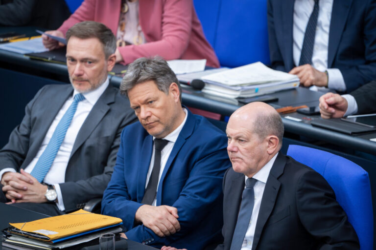 Streit über die Entwicklungshilfe und neuer Koalitionskrach: Bundeskanzler Olaf Scholz (SPD) sowie die Vizekanzler Robert Habeck (Grüne) und Christian Lindner (FDP).