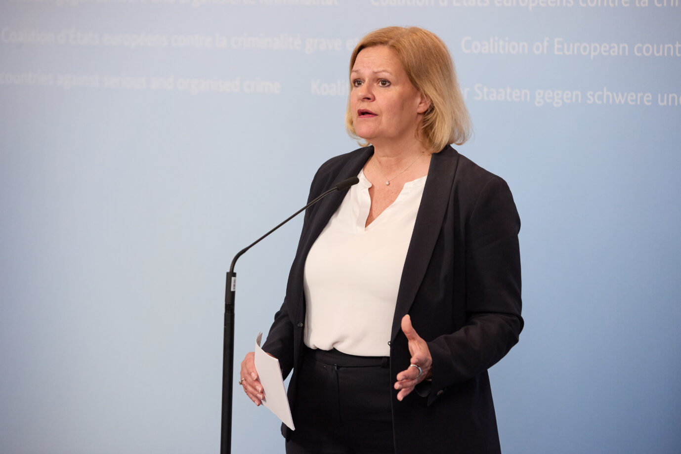 Bundesinnenministerin Nancy Faeser (SPD) will mehr Polizei zum Schutz für Politiker.