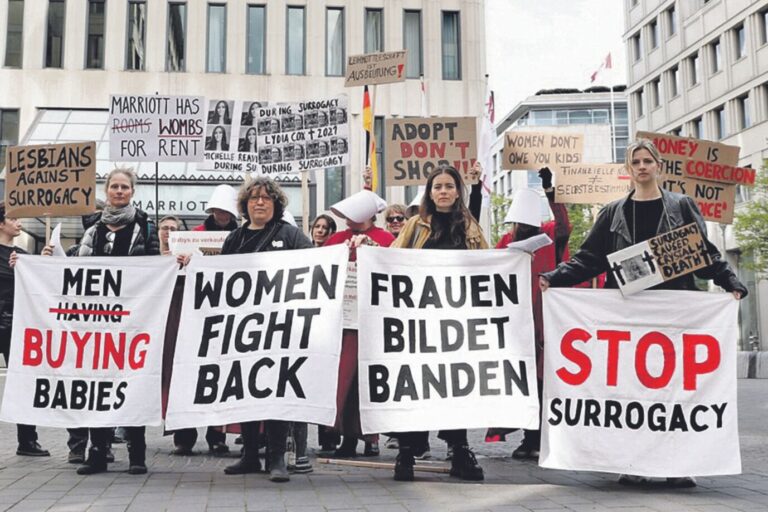 Das Bild zeigt einen Protest gegen Leihmutterschaft in Berlin.