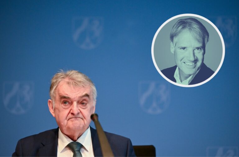 Auf dem Foto befindet sich der Innenminister von Nordrhein-Westfalen, Herbert Reul von der CDU. Berichten zufolge bekam er 28.000 Euro für seinen Wahlkampf von einem Schleuser. (Themenbild)