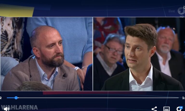 „ARD-Wahlarena“: SPD-Mann Steven Büchner fragt AfD-Kandidat René Aust.