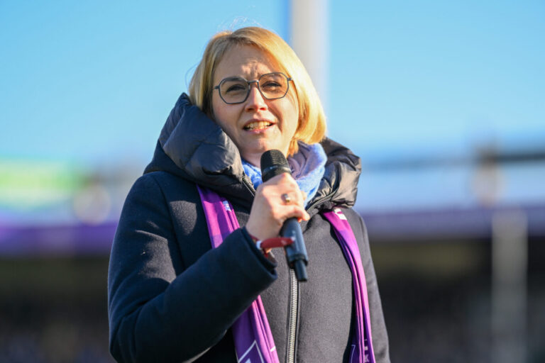 2. Bundesliga - VfL Osnabrück - SC Paderborn 07 am 27.01.2024 an der Bremer Brücke in Osnabrück Oberbürgermeisterin Katharina Pötter / Poetter Foto: osnapix