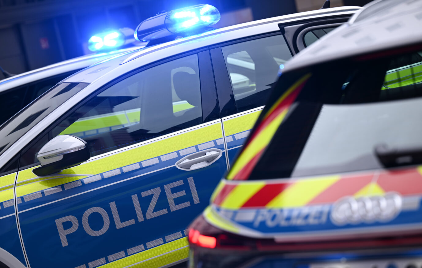 Ein Polizeiwagen in Rheinland-Pfalz: Wegen „Ausländer raus“-Gesängen mußten die Beamten in Cochem an der Mosel intervenieren (Symbolbild)