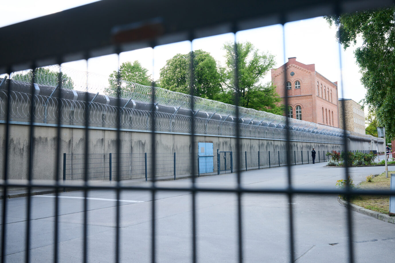 Die Anteil der Ausländer in deutschen Gefängnissen liegt bei über 50 Prozent. Das geht aus einer Antwort des Bundesjustizministeriums auf eine schriftliche Anfrage des AfD-Politikers Leif-Erik Holm hervor.