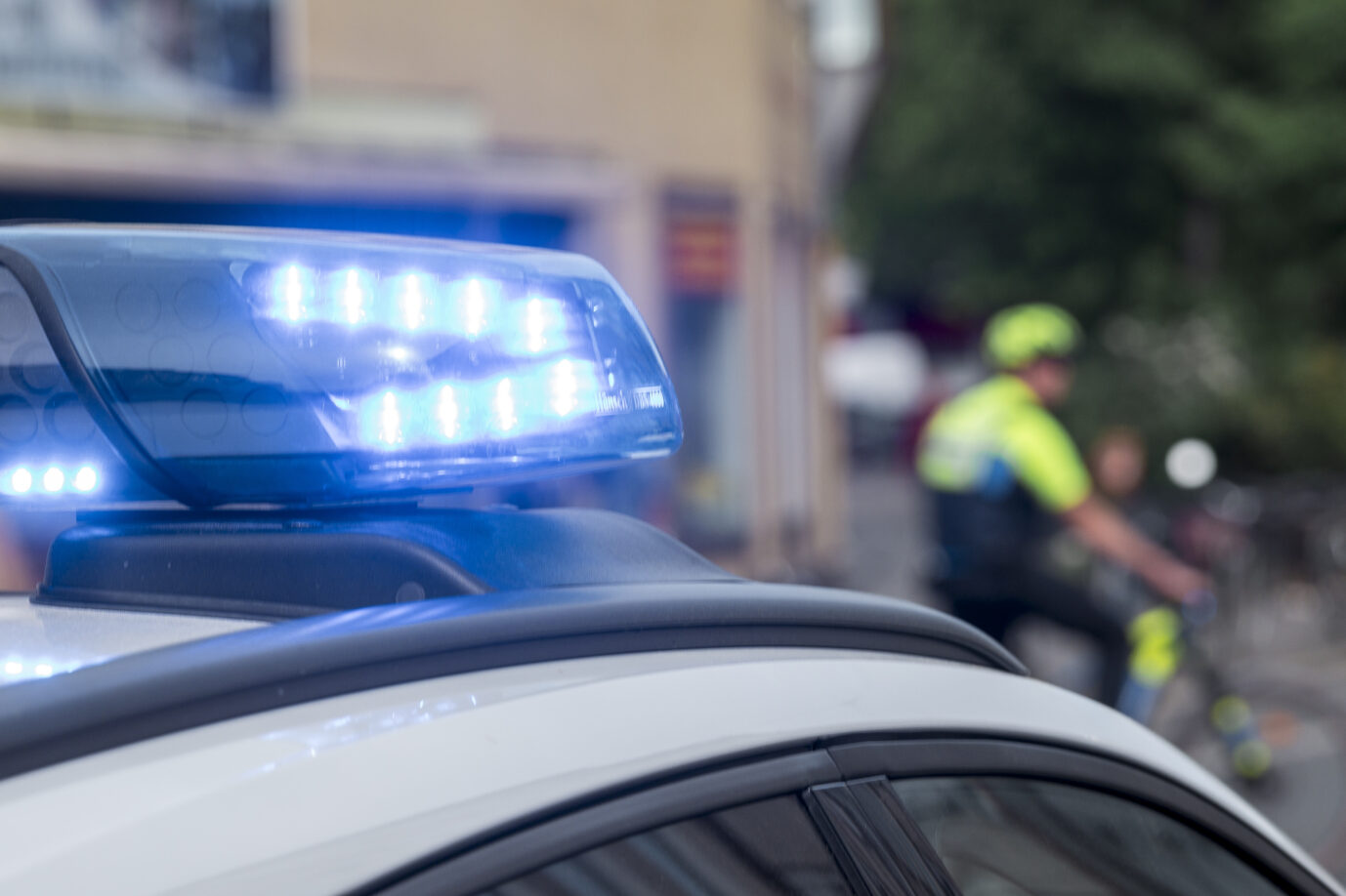 Blaulicht auf einem Einsatzwagen der Polizei. 1. Mai Demonstration und DGB-Kundgebung zum Tag der Arbeit. In Berlin hat ein 16jähriger Libanese einen Mitschüler mit einem Messer angegriffen.