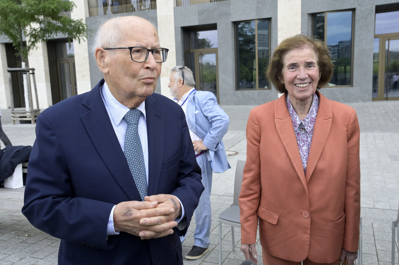 Serge und Beate Klarsfeld am 27. Mai bei einer Holocaust-Gedenkveranstaltung in Berlin.