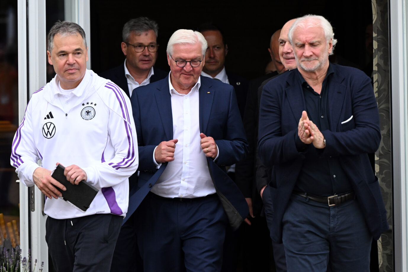 Auf dem Foto befindet sich der Geschäftsführer Sport des Deutschen Fußballbundes, Andreas Rettig neben dem Bundespräsidenten Frank-Walter Steinmeier. (Themenbild)