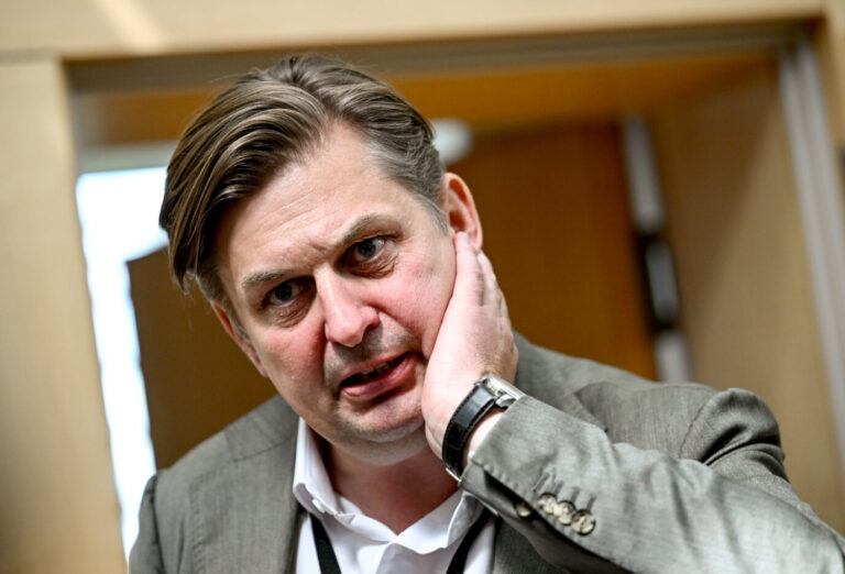 Um Maximilian Krah (AfD) wird es auch in der eigenen Partei einsam; Weggefährten rücken ab.