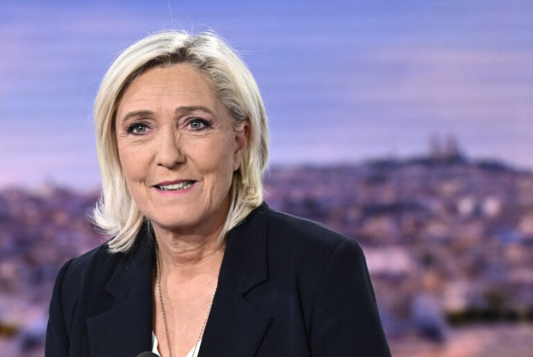 Avancen von den Gaullisten: Marine Le Pen vom Rassemblement National.