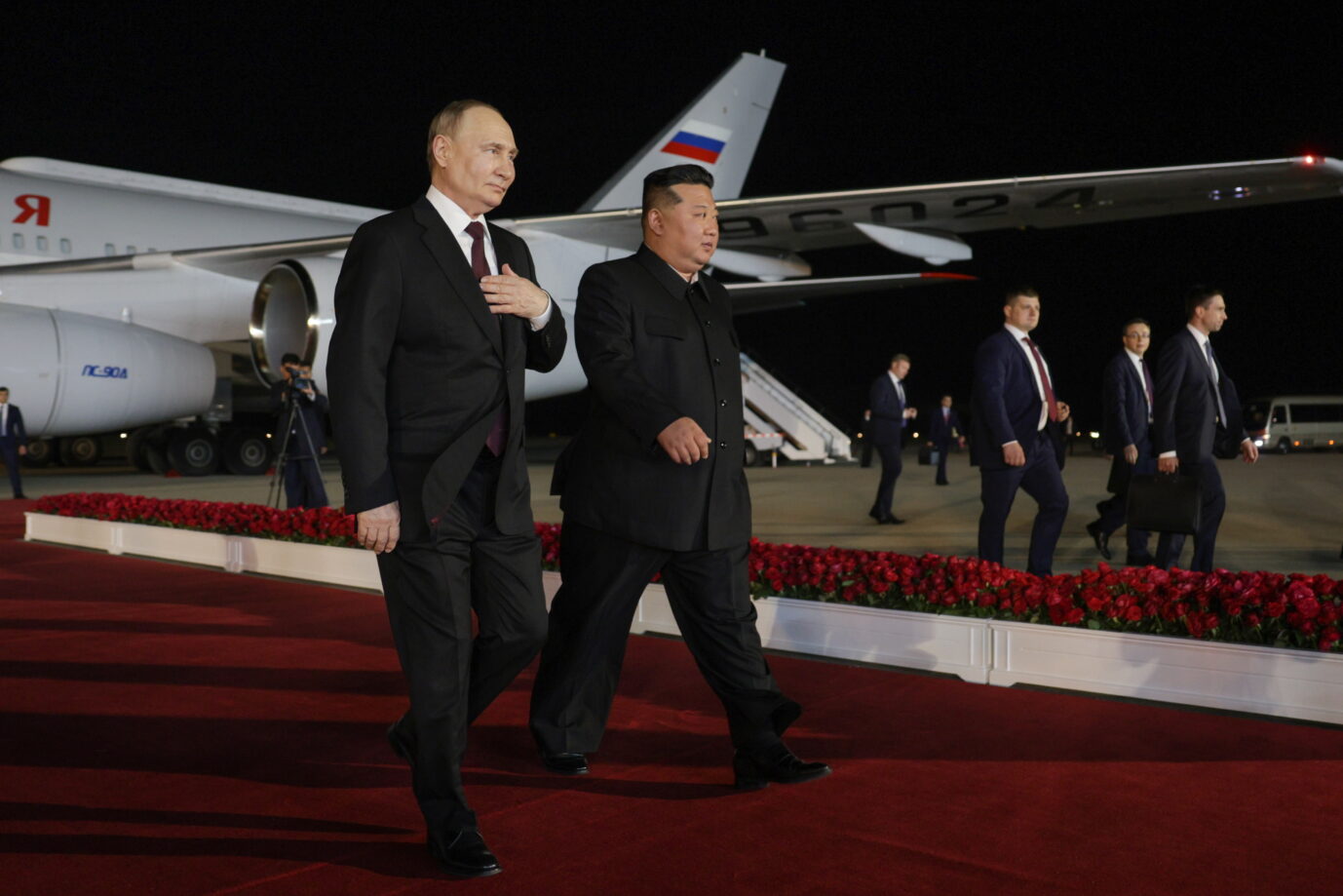 Ohne Nordkorea geht es nicht: Rußlands Präsident Wladimir Putin (l.) muß als Bittsteller auftreten.