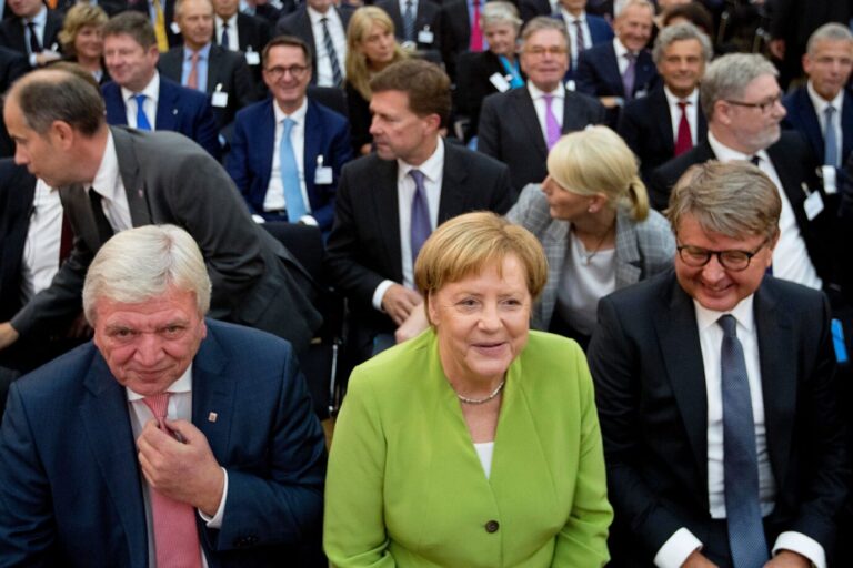 An der Deindustrialisierung Deutschlands sind nicht nur Regierungspolitiker und ihre Wähler, sondern auch die Führer und Haupteigner der Dax-Konzerne schuld. Doch gesamtwirtschaftliche Vernunft läßt sich auch in Deutschland noch finden. Ein Kommentar von Jörg Fischer.