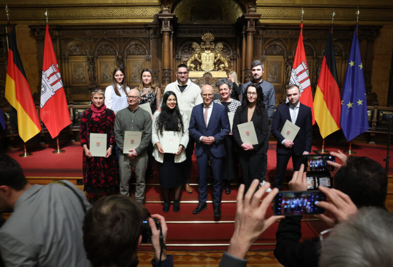 Einbürgerungsfeier in Hamburg: Die AfD warnt vor einer Verramschung der Staatsbürgerschaft (Archivbild).