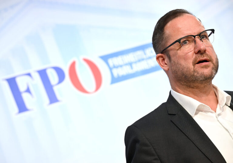 FPÖ-Generalsekretär Christian Hafenecker verlangt Konsequenzen nach den Ausschreitungen gegen die IB-Demonstration.