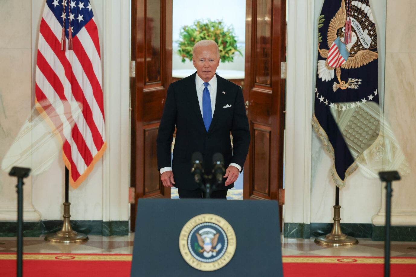 US-Präsident Joe Biden kritisiert im Weißen Haus die Entscheidung der Obersten Richter zu seinem Herausforderer Donald Trump.