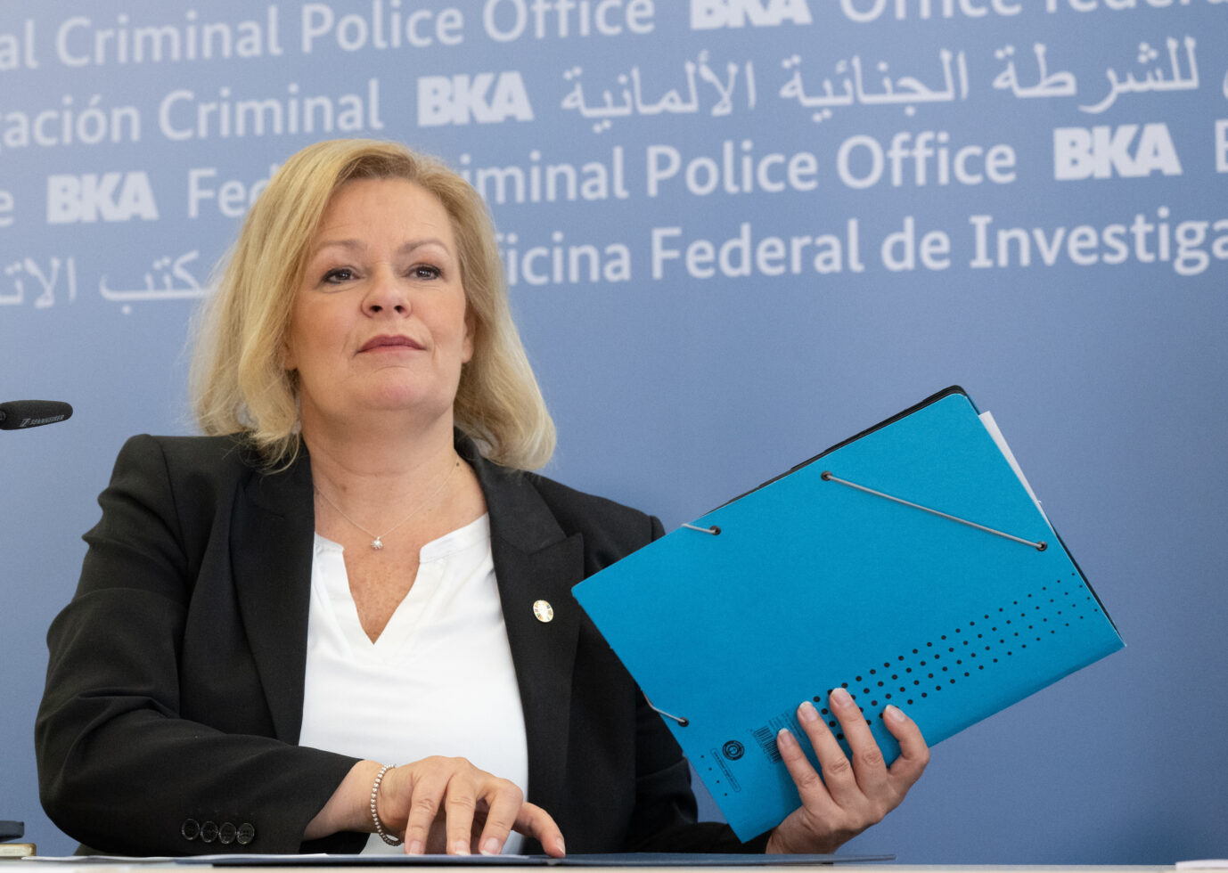Bundesinnenministerin Nancy Faeser (SPD) will die umfassenden Grenzkontrollen nicht beibehalten.