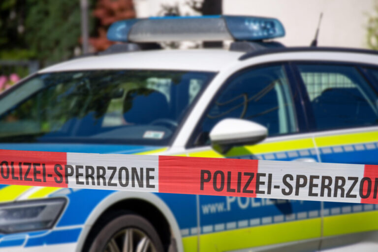 In Achstetten in Baden-Württemberg sorgt eine Asylbewerberin immer wieder für Probleme. Die Frau löste schon rund 20 Polizeieinsätze aus.