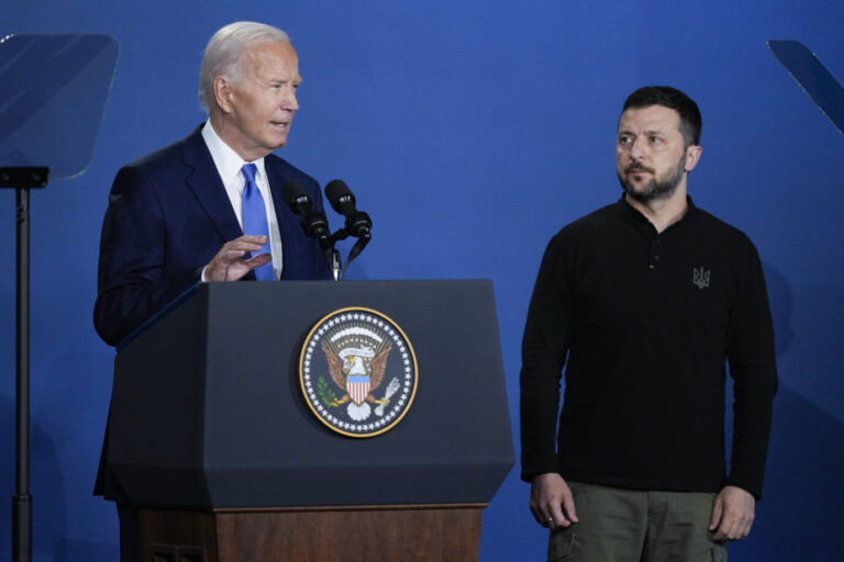 Der Moment als US-Präsident Joe Biden Ukraine-Präsidenten Wolodymyr Selenskyj als „Putin“ vorstellt.