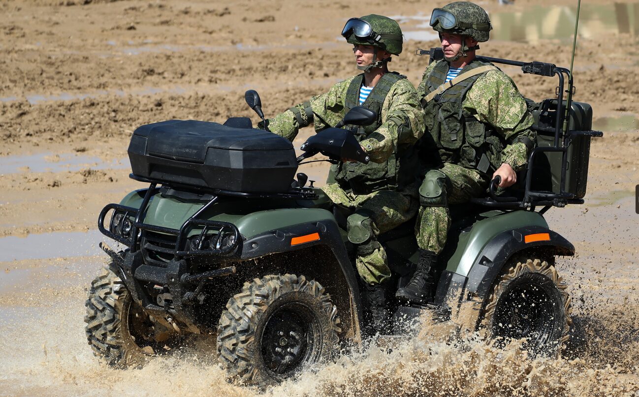 Rußlands Truppen setzen mittlerweile auf beweglichere Fahrzeuge wie Quads (Archivbild).