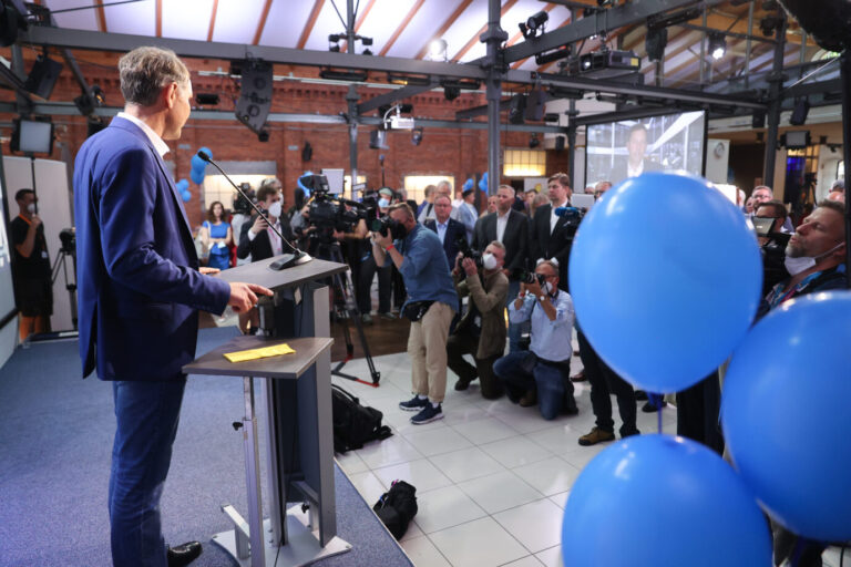 Björn Höcke, Fraktionsvorsitzender der AfD-Thüringen, spricht bei einer Wahlparty der Partei.