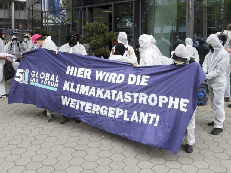 Klimagruppen wie "Ende Gelände" legen Verfassungsbeschwerde gegen das Bayerische Verfassungsschutzgesetz ein. Unterstützung bekommen sie von der Gesellschaft für Freiheitsrechte (GFF).