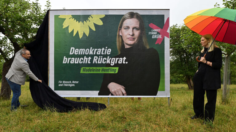 Grünen-Spitzenkandidatin Madeleine Henfling auf einem Plakat zur Landtagswahl in Thüringen: Mehr als 60 gebuchte Flächen will „Campact“ der Partei überlassen (Themenbild)