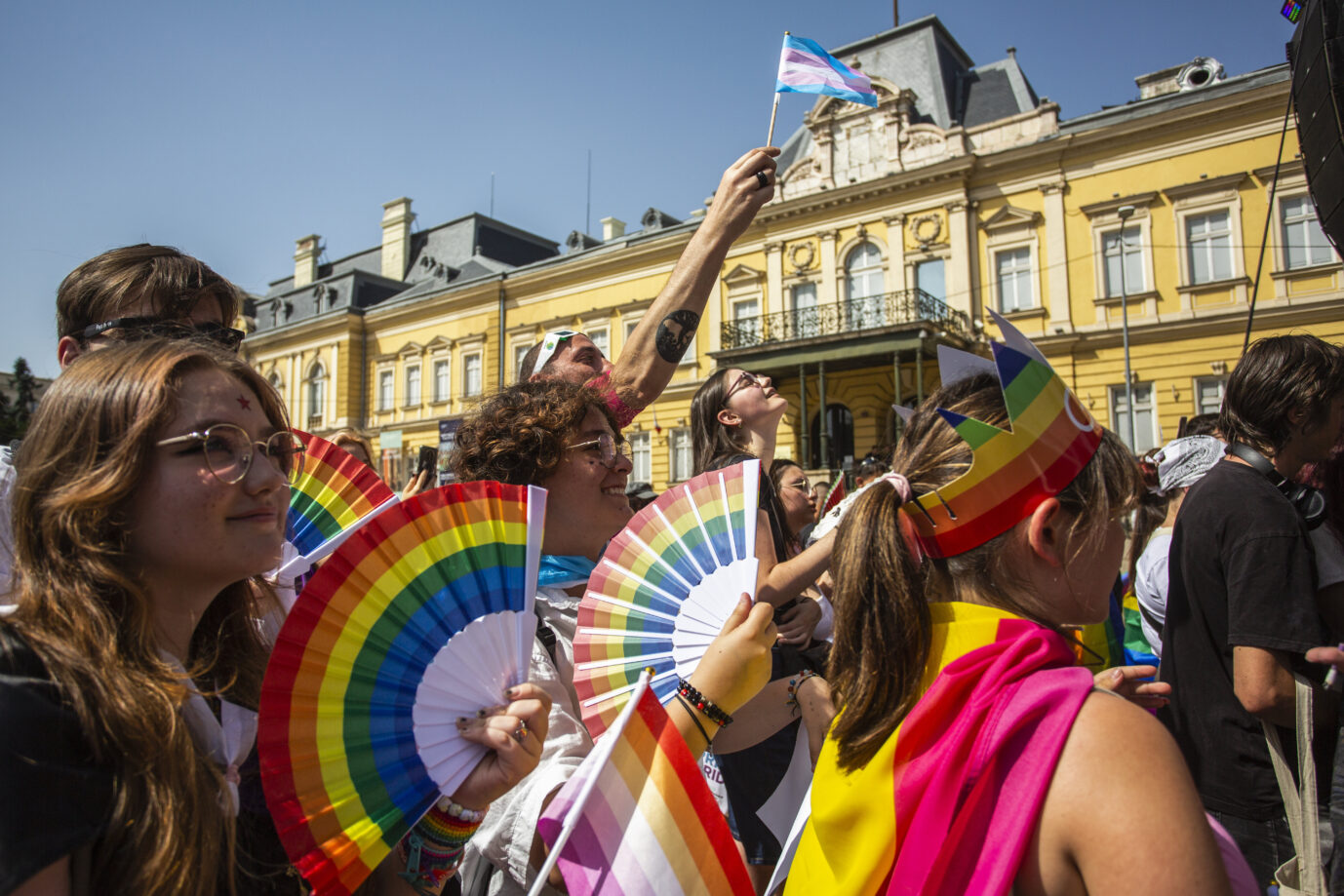 Anhänger der LGBTQI-Bewegung ziehen durch Bulgariens Hauptstadt Sofia.